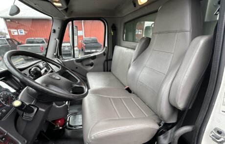 IMG_5727 2020 Freightliner M2